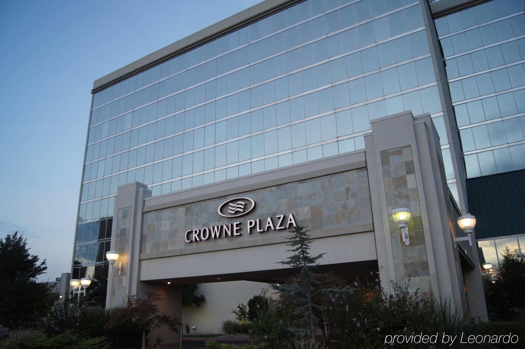Crowne Plaza Tulsa Hotel Southern Hills Bagian luar foto